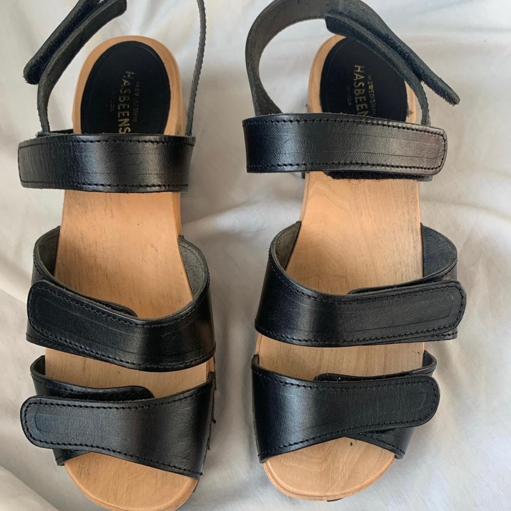 Swedish Hasbeens clogs with adjustable velcro straps. Size 39 EU